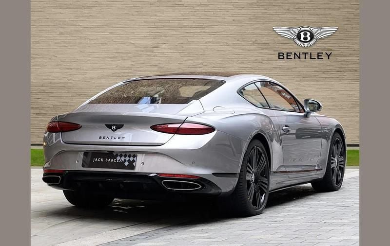 Begagnad Bentley Continental 670 HK (492 kW) 2025 Grå Sportkupé