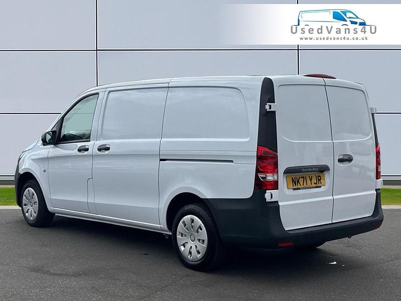 Used Mercedes Vito Progressive 136 HP (100 kW) 2021 White Van