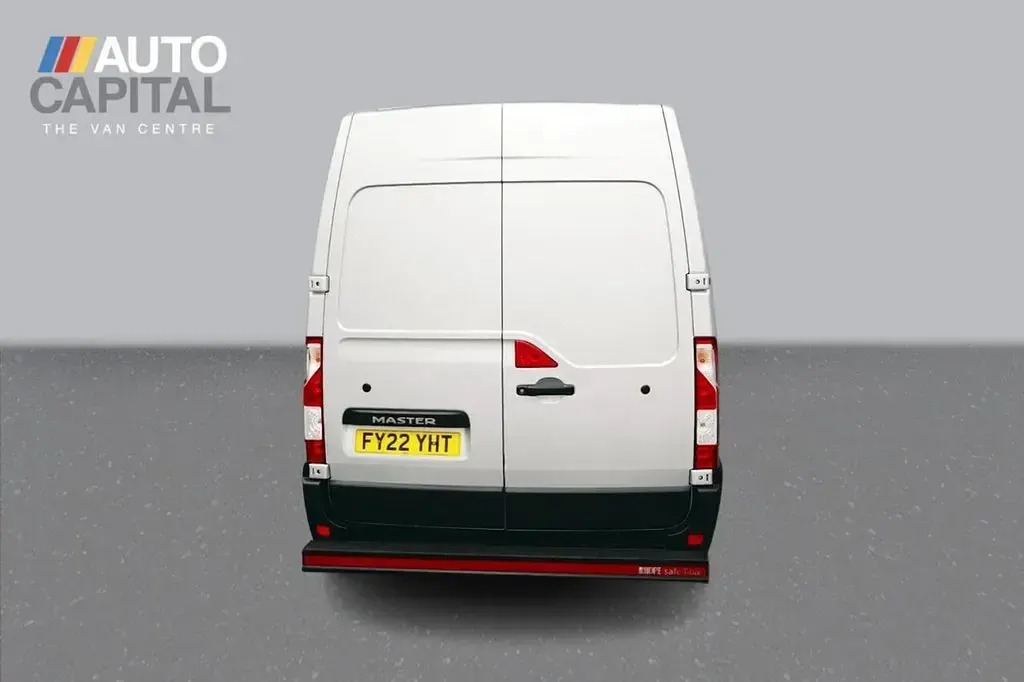 Used Renault Master Business 135 HP (99 kW) 2022 Grey MPV