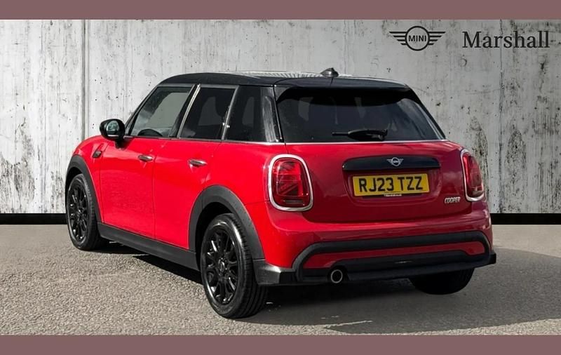 Usado Mini Cooper Classic 134 CV (98 kW) 2023 Rojo Utilitario