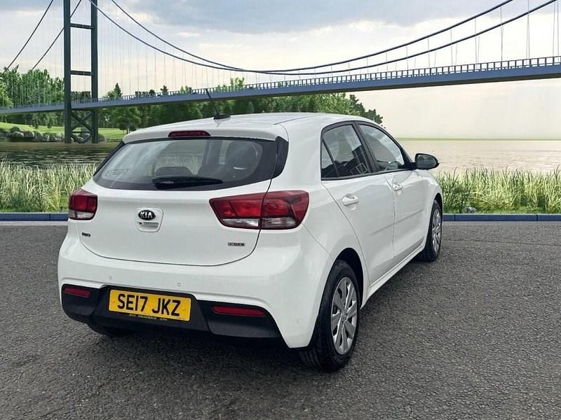 Used Kia Rio 99 HP (72 kW) 2017 White Hatchback