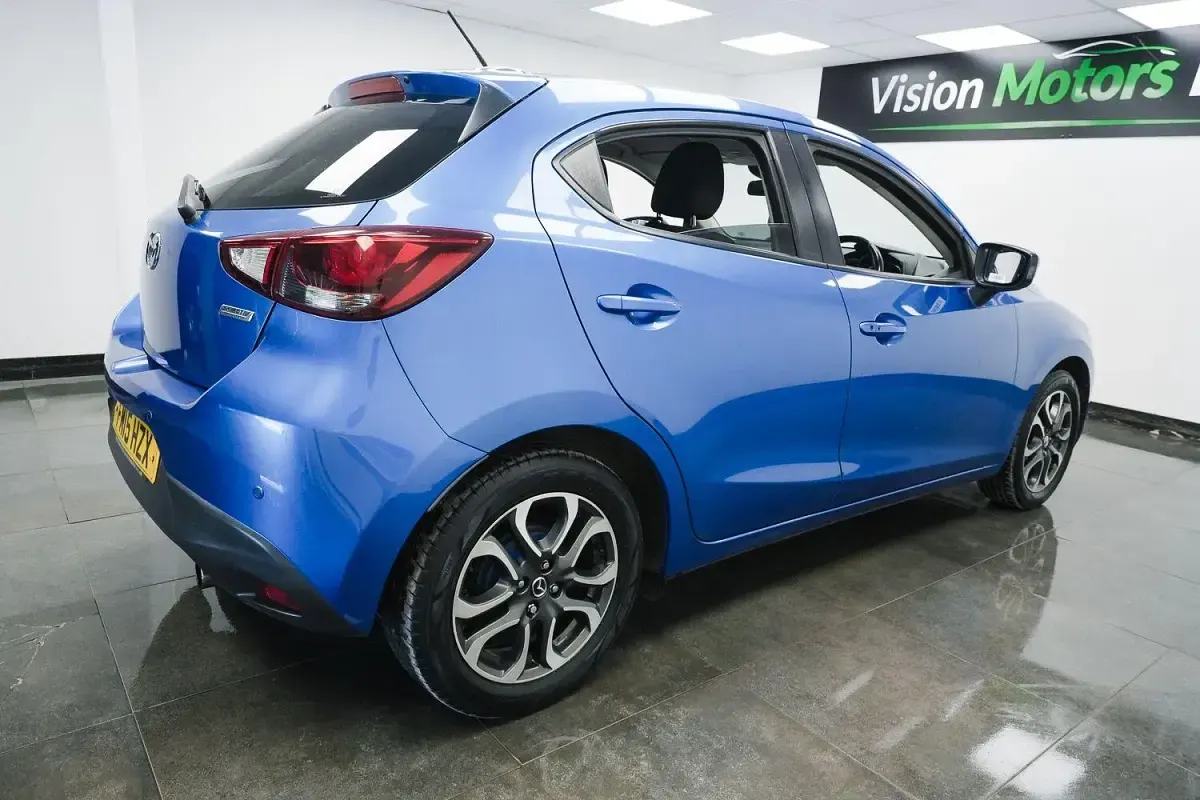 Used Mazda 2 Inclusive 105 HP (77 kW) 2015 Blue Hatchback