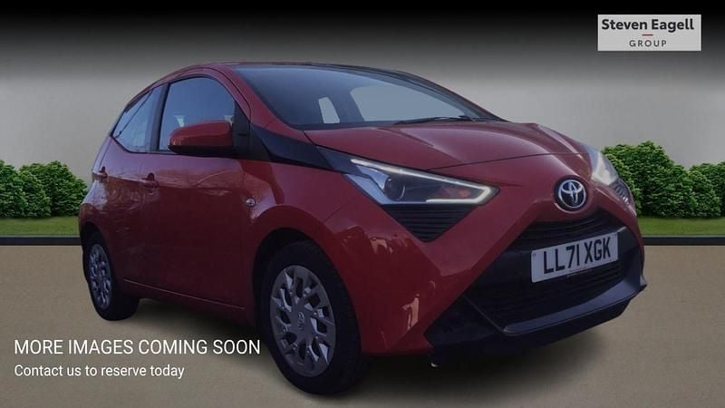 Used Toyota Aygo X-play 71 HP (52 kW) 2022 Red Hatchback