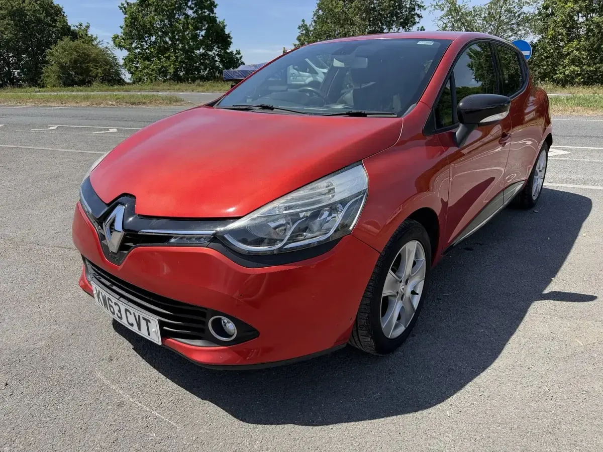 Used Renault Clio Dynamique 75 HP (55 kW) 2014 Red Hatchback