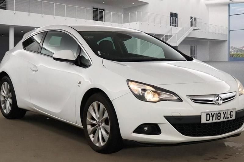 White Used 2018 Vauxhall Astra GTC SRi Coupe | £4,995 (Good price) - Image 1/1