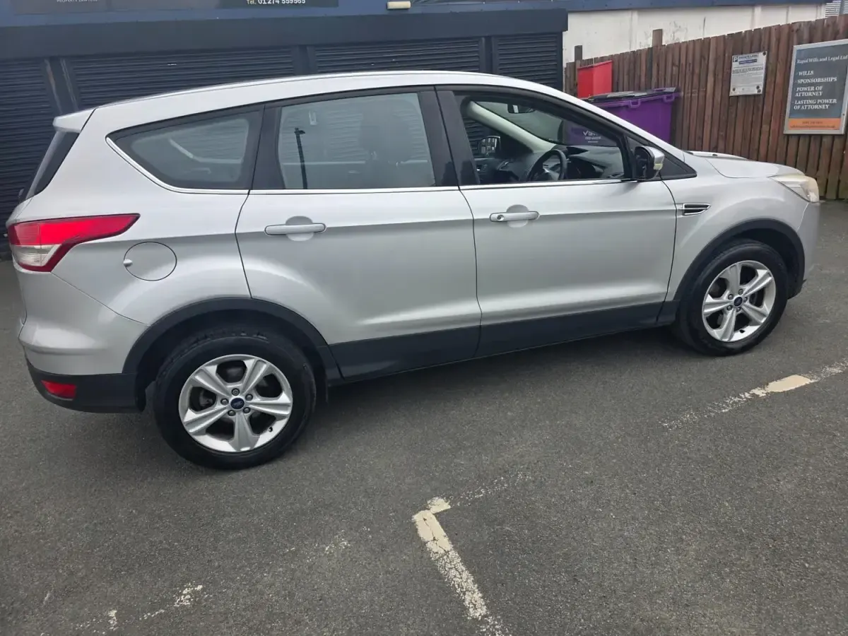 Begagnad Ford Kuga Zetec 140 HK (102 kW) 2014 Silver SUV