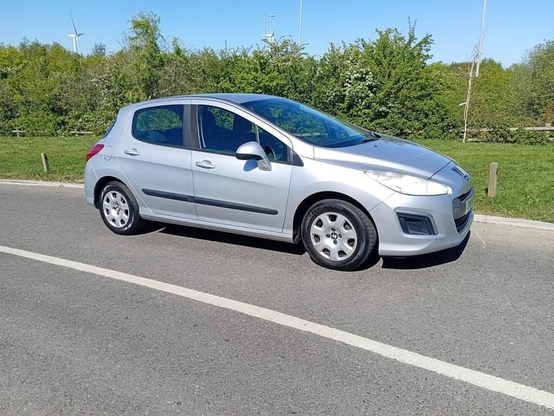 Begagnad Peugeot 308 Access 92 HK (67 kW) 2011 Silver Halvkombi