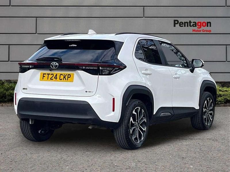 Used Toyota Yaris Cross Design 113 HP (83 kW) 2024 White SUV