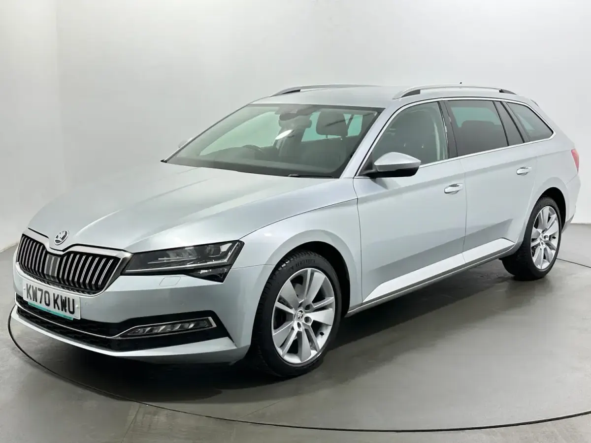 Gebraucht Skoda Superb SE L 150 PS (110 kW) 2021 Silber Kombi