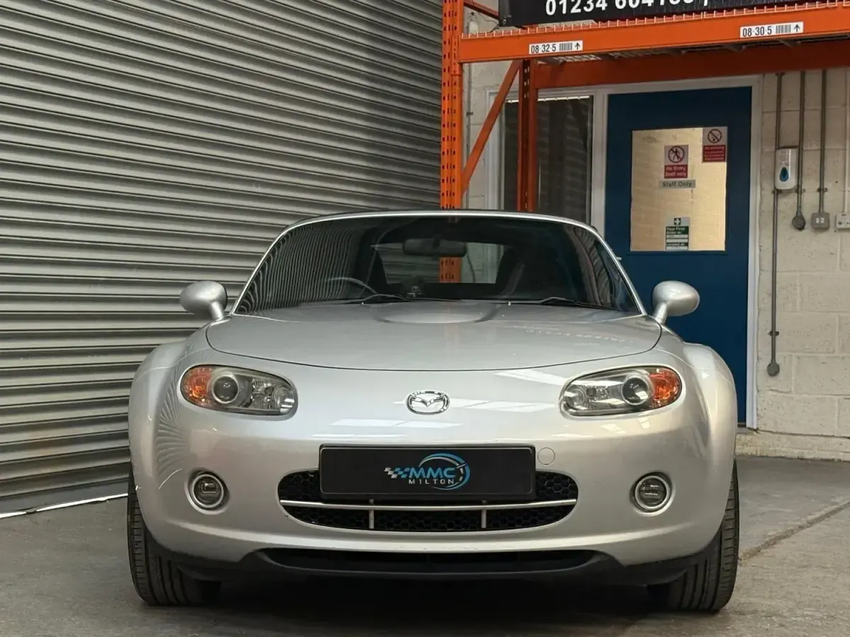 Usado Mazda MX5 126 HP (92 kW) 2006 Prateado Cabrios