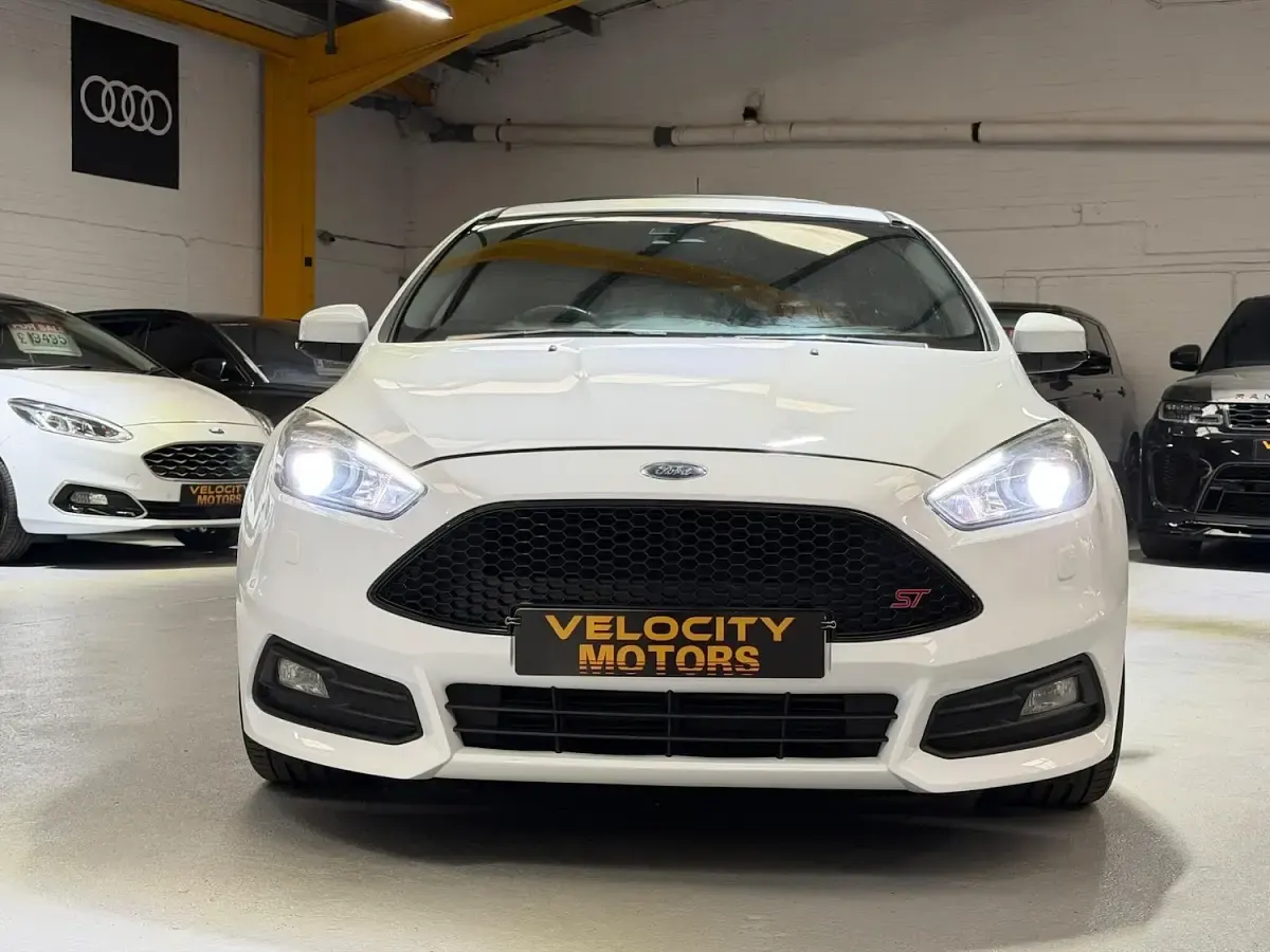 Used Ford Focus ST 2015 White Hatchback