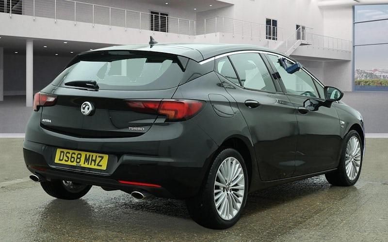 Used Vauxhall Astra Elite 200 HP (147 kW) 2019 Hatchback