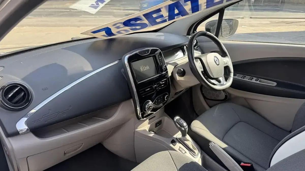 Used Renault Zoe Dynamique 2016 White Hatchback