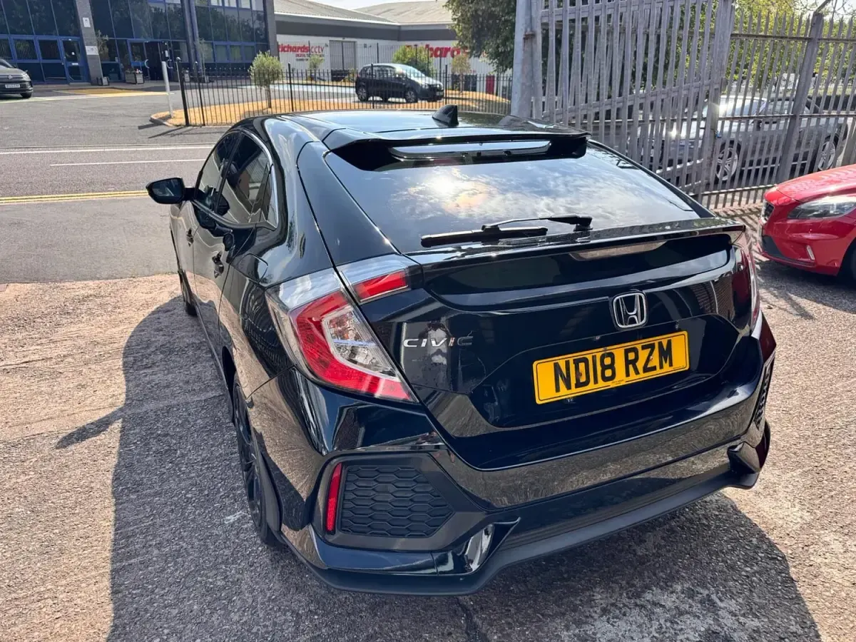 Used Honda Civic EX 120 HP (88 kW) 2018 Black Hatchback