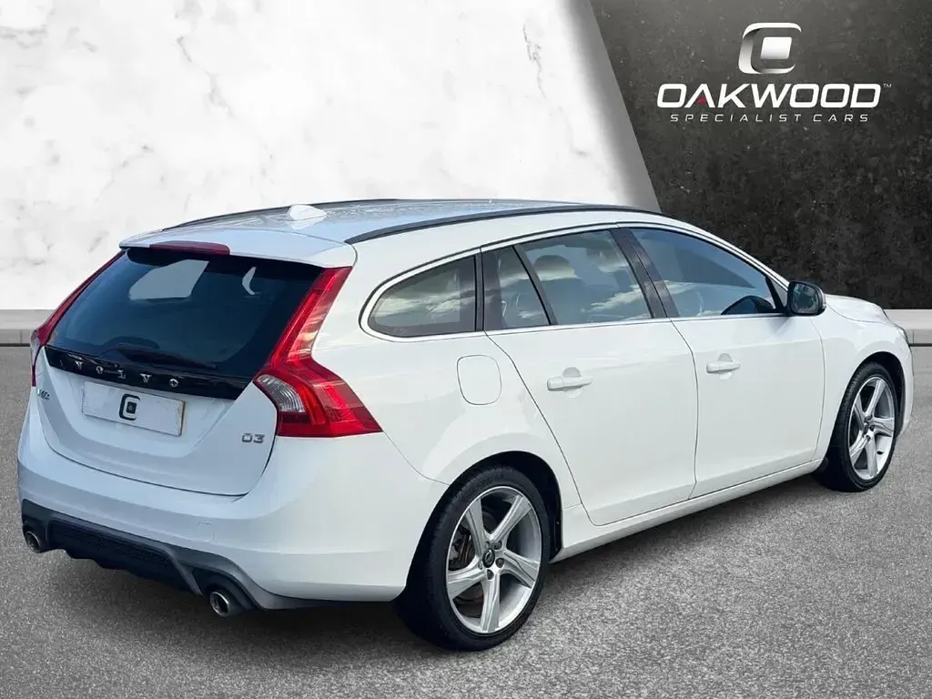 Used Volvo V60 R-Design 150 HP (110 kW) 2016 White Estate