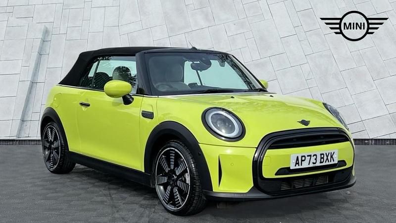 Used Mini Cooper Exclusive 134 HP (98 kW) 2023 Yellow Hatchback