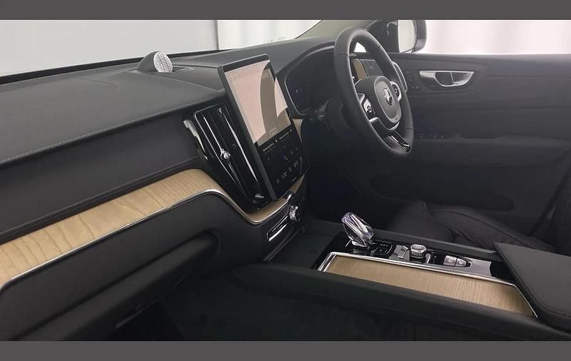 Used Volvo XC60 Ultra 247 HP (181 kW) 2025 Red SUV