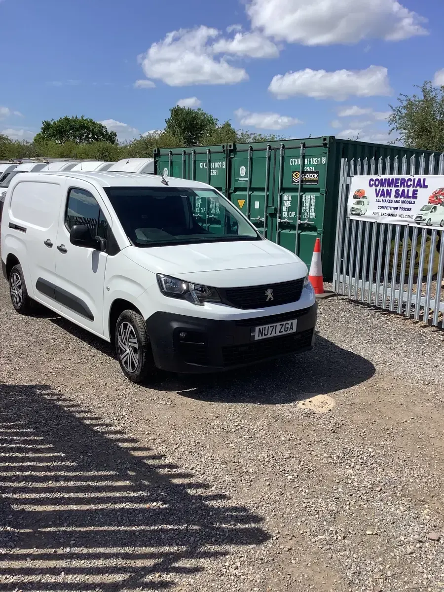 Used Peugeot Partner Premium 131 HP (96 kW) 2021 White MPV