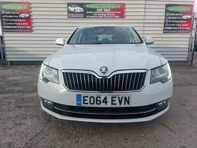 Gebraucht Skoda Superb LAURIN & KLEMENT 140 PS (102 kW) 2014 Weiß Kleinwagen
