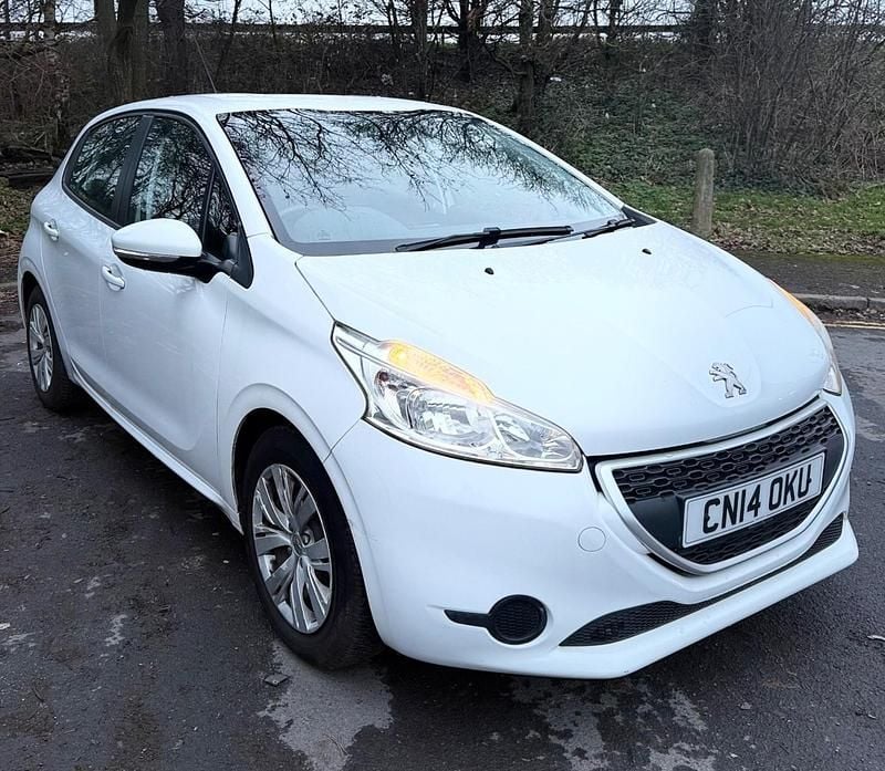 White Used 2014 Peugeot 208 Access Hatchback | £2,699 (Good price) - Image 1/4