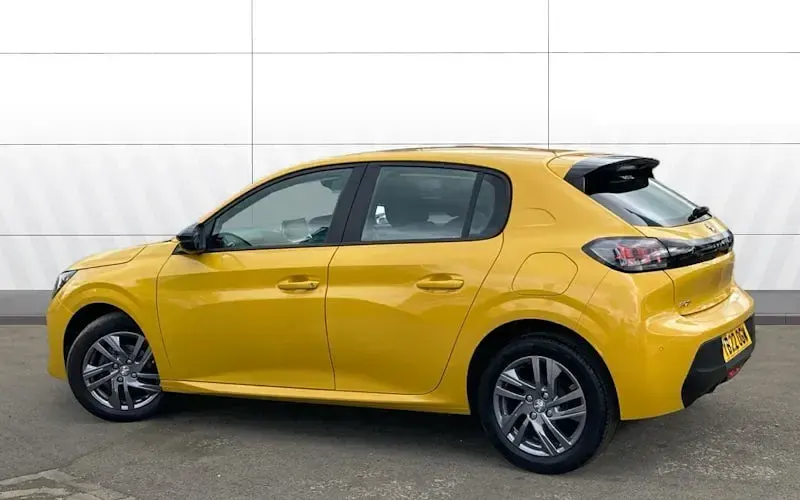Begagnad Peugeot 208 Active Premium 75 HK (55 kW) 2022 Gul Halvkombi