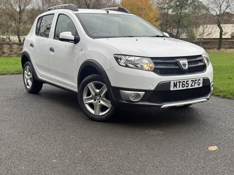 White Used 2015 Dacia Sandero Stepway Ambiance Hatchback | £4,000 (Fair price) - Image 1/4