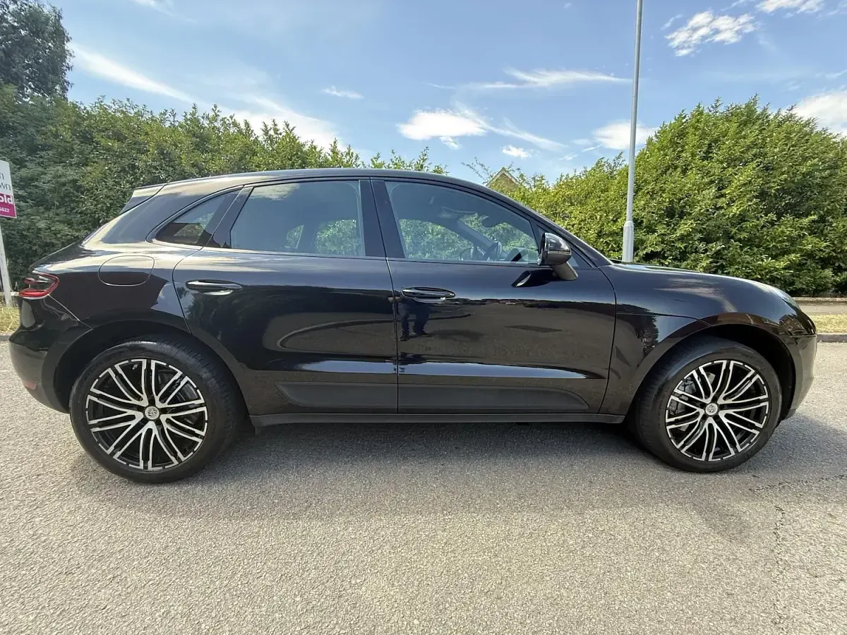 Used Porsche Macan 340 HP (250 kW) 2017 Black SUV