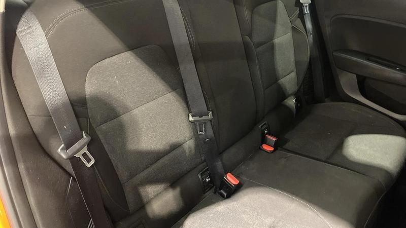 Used Renault Clio V Evolution 145 HP (106 kW) 2023 Orange Hatchback