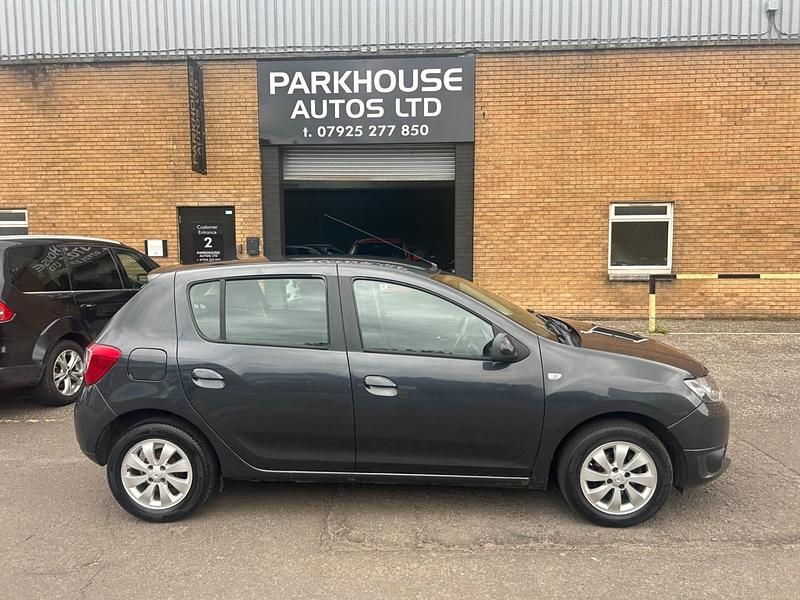 Grey Used 2015 Dacia Sandero Hatchback | £3,990 (Good price) - Image 1/4
