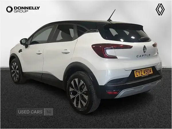 Used Renault Captur Evolution 91 HP (66 kW) 2023 Metallic  arctic white  SUV