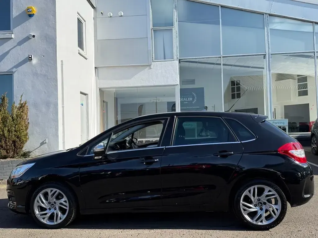 Używany Citroën C4 SELECTION 120 KM (88 kW) 2013 Czarny Hatchback