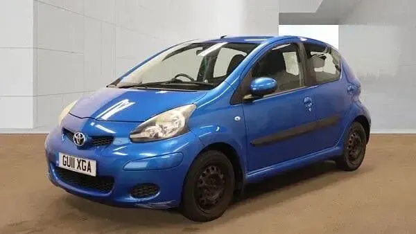 Used Toyota Aygo 68 HP (50 kW) 2011 Blue Hatchback