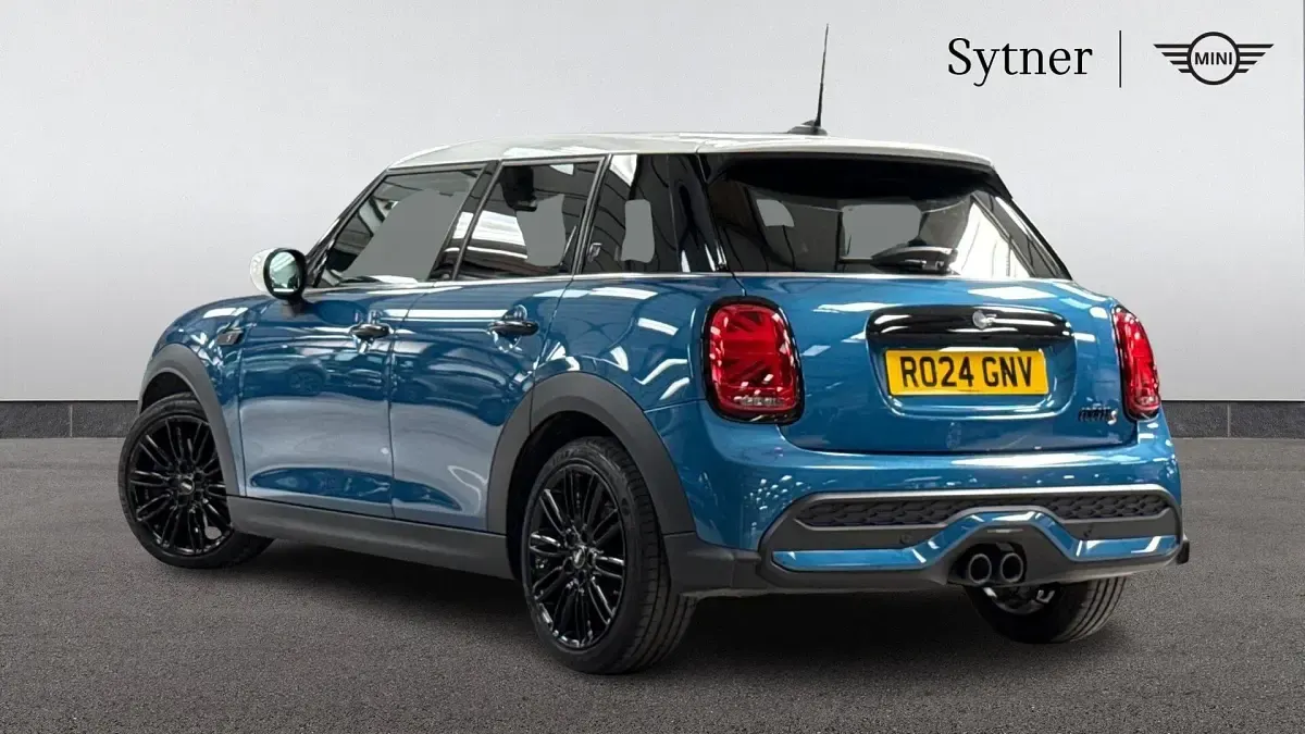 Begagnad Mini Cooper S Exclusive 176 HK (129 kW) 2024 Blå Halvkombi