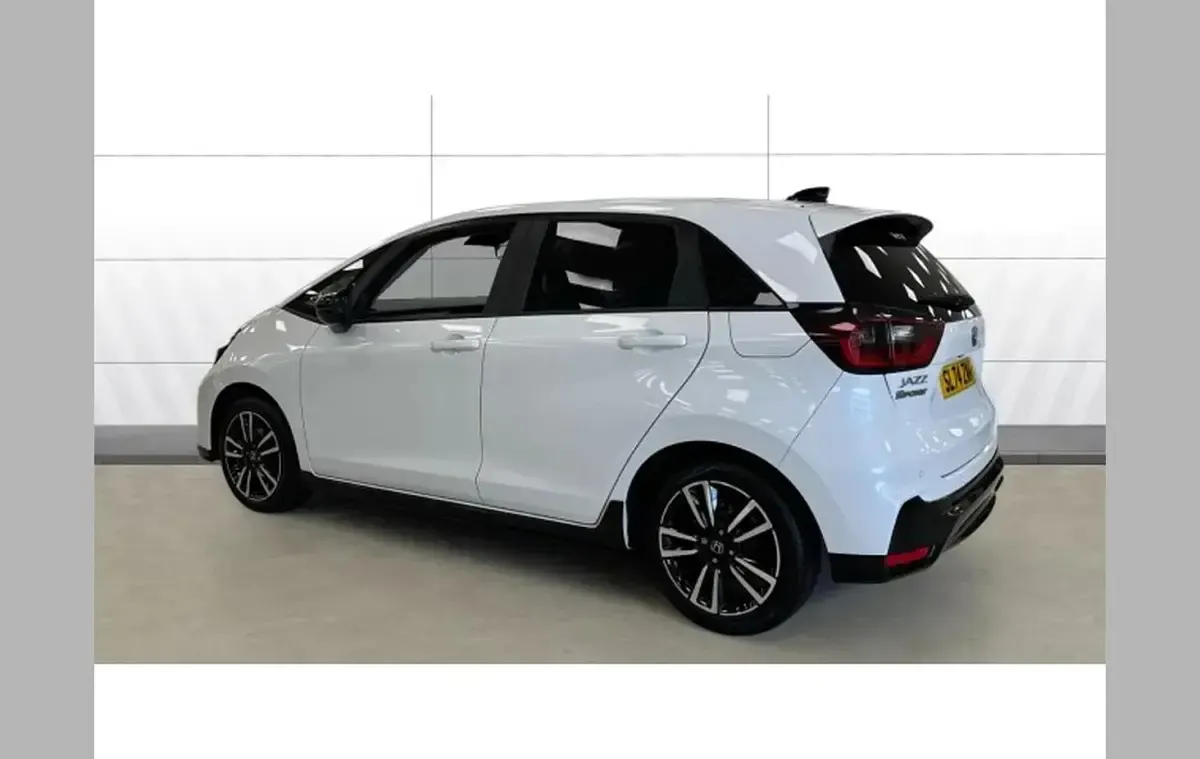 Used Honda Jazz Advance 122 HP (89 kW) 2024 White Hatchback