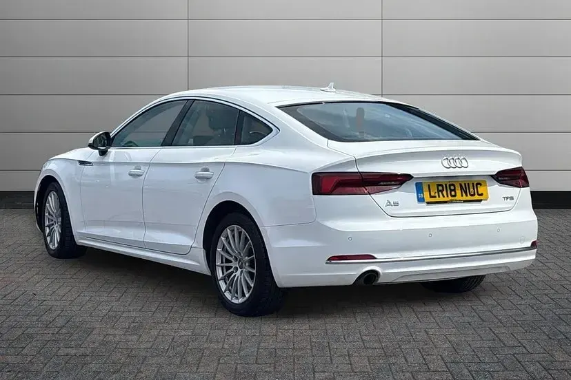 Used Audi A5 Sportback Comfort 148 HP (108 kW) 2018 Glacier white Hatchback