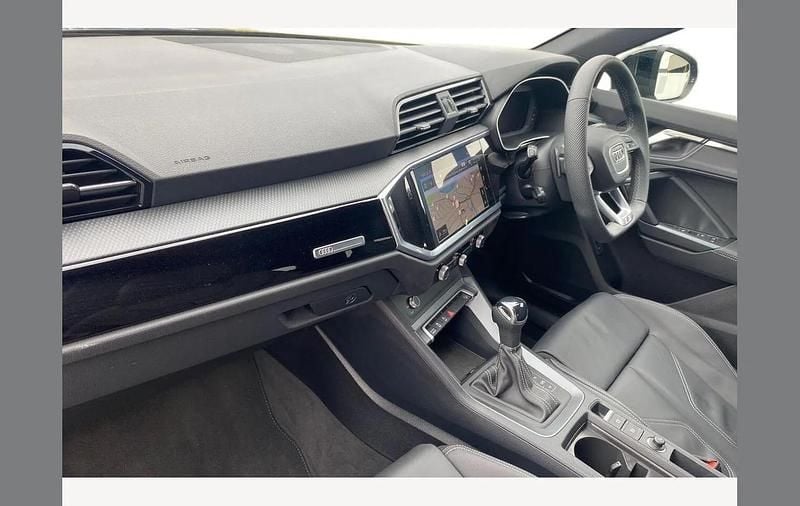 Usado Audi Q3 Black Edition 150 HP (110 kW) 2025 Azul SUV