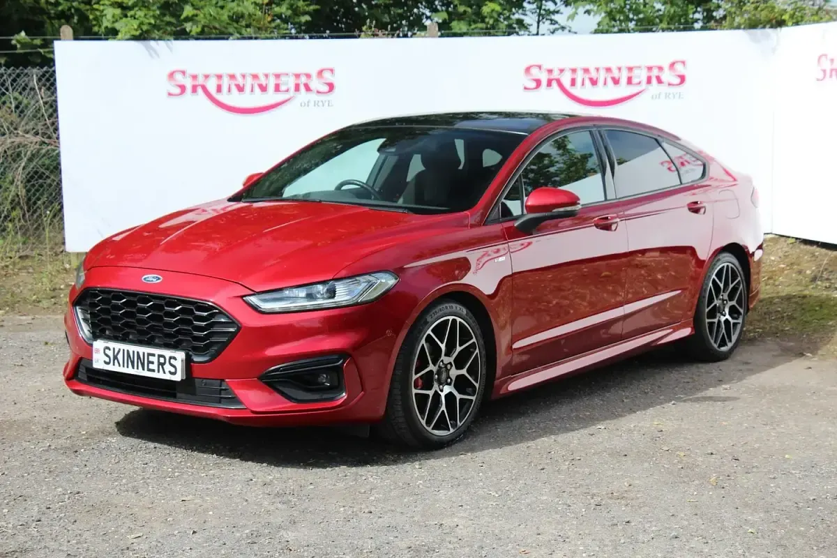 Used Ford Mondeo ST-Line 190 HP (139 kW) 2022 Red Hatchback