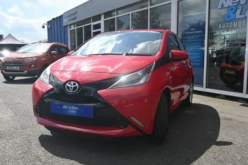 Used Toyota Aygo X-play 69 HP (50 kW) 2015 Red Hatchback