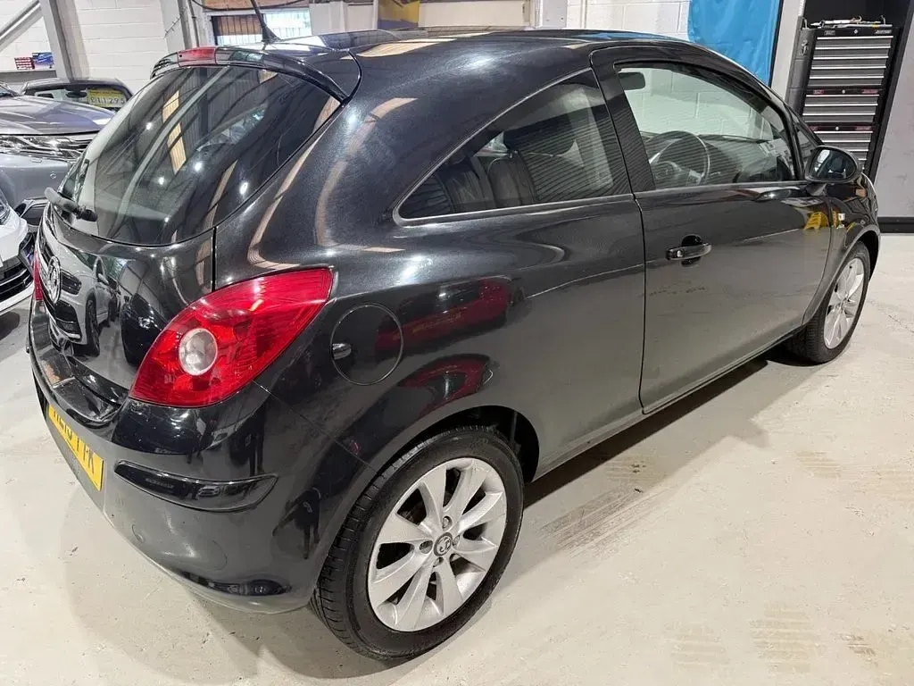 Used Vauxhall Corsa Active 85 HP (62 kW) 2013 Black Hatchback