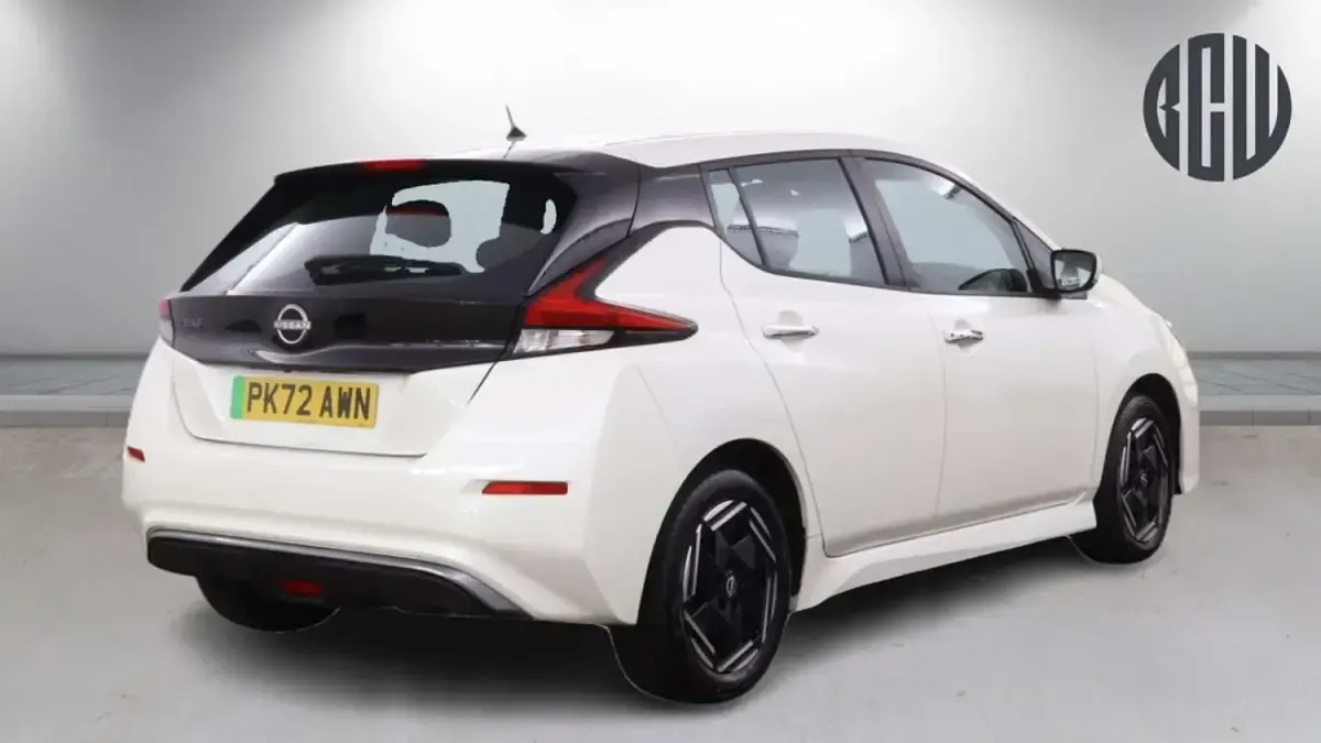 Used Nissan Leaf Acenta 110 kW (150 HP) 2022 White Hatchback