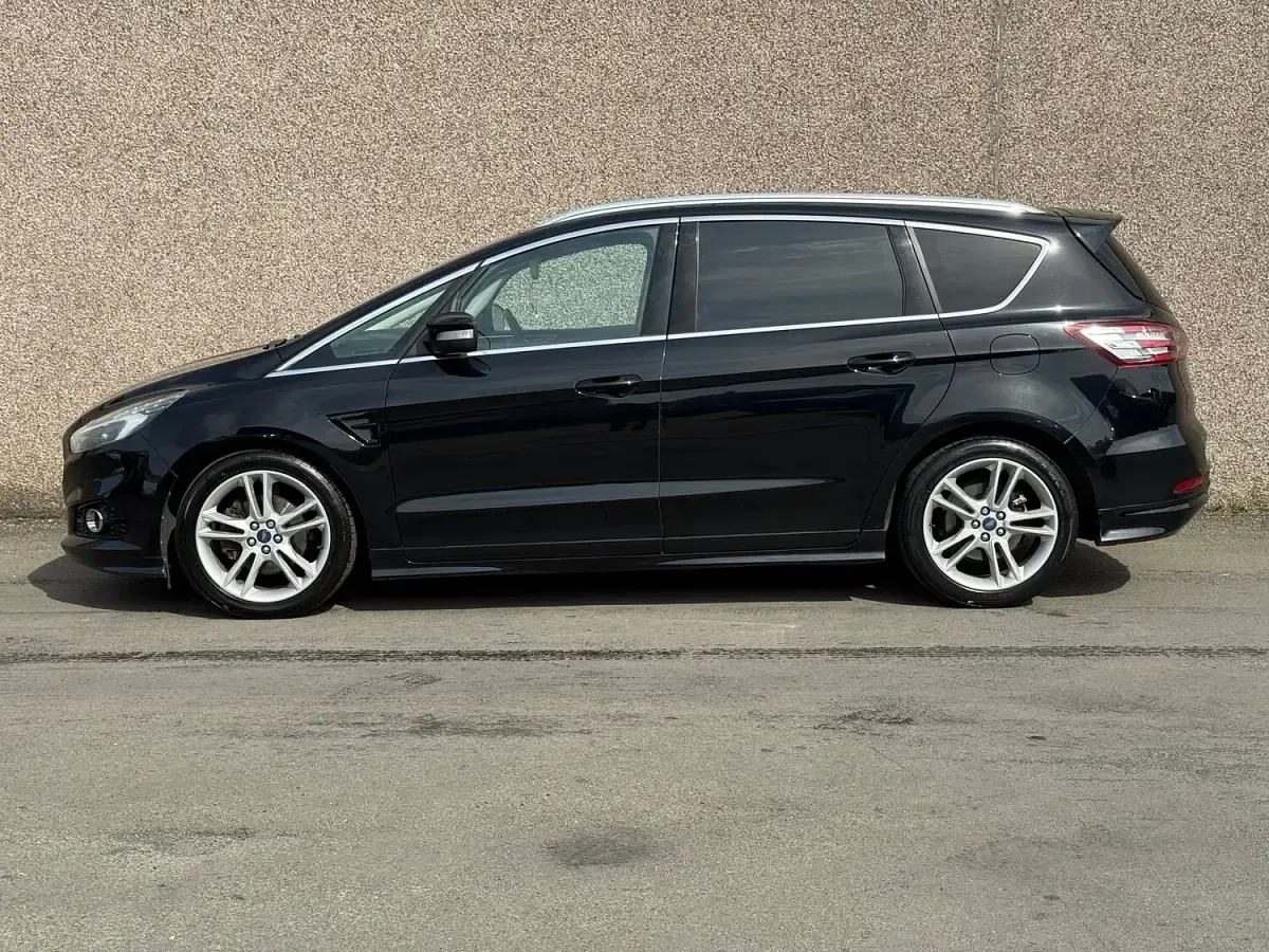 Used Ford S-MAX Sport 180 HP (132 kW) 2017 Black MPV