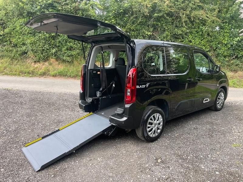 Black Used 2023 Citroën Berlingo Feel MPV | £15,995 (Fair price) - Image 1/4