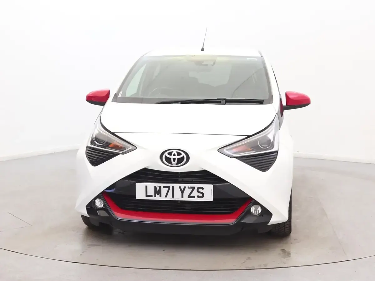 Used Toyota Aygo Trend 70 HP (51 kW) 2021 White Hatchback