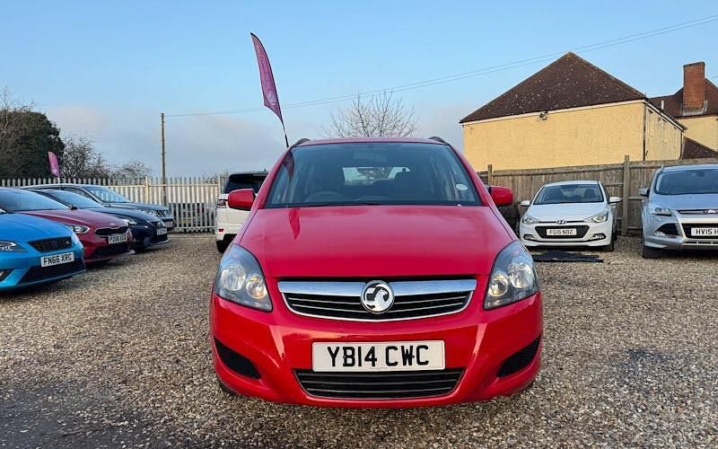 Used Vauxhall Zafira 120 HP (88 kW) 2014 Red MPV