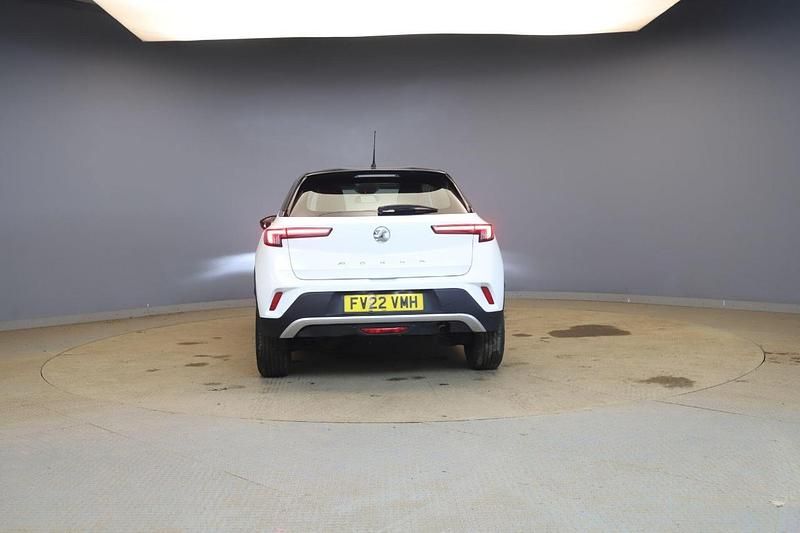 Second-hand Vauxhall Mokka Edition 99 CP (72 kW) 2022 Alb SUV