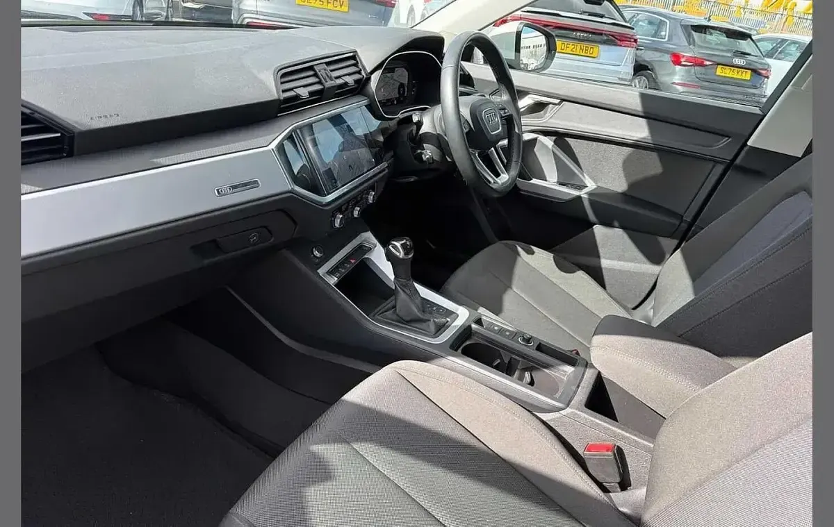 Used Audi Q3 Design 150 HP (110 kW) 2022 White SUV