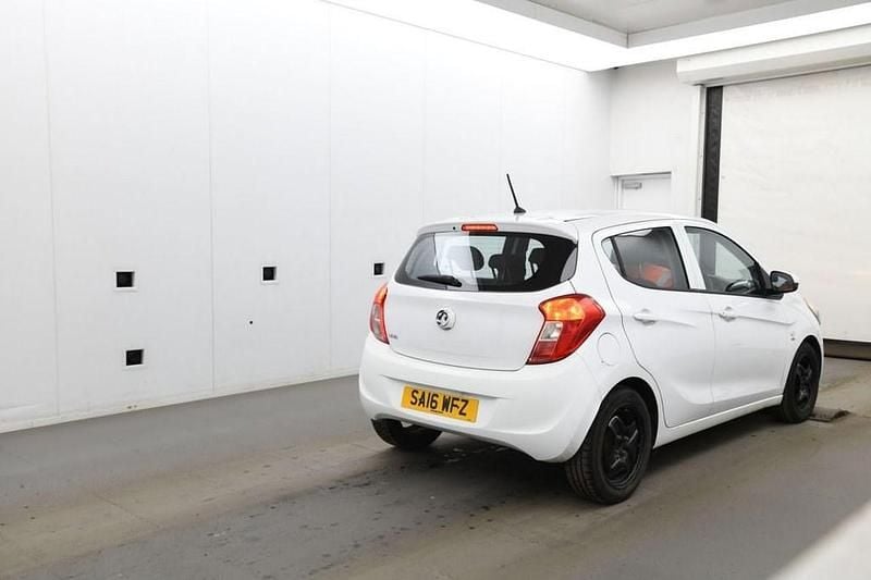 Used Vauxhall Viva 75 HP (55 kW) 2016 White Hatchback