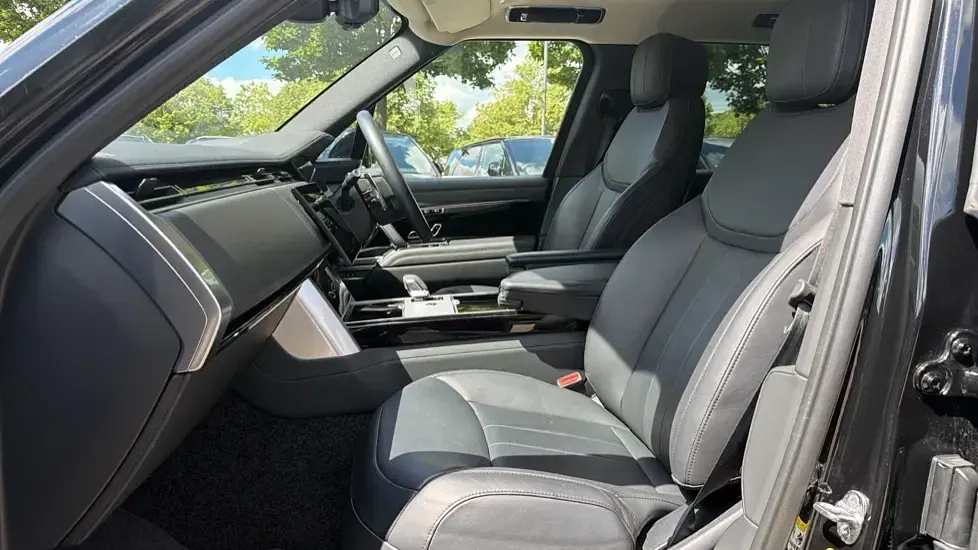 Used Land Rover Range Rover HSE 300 HP (220 kW) 2023 Metallic  santorini black SUV