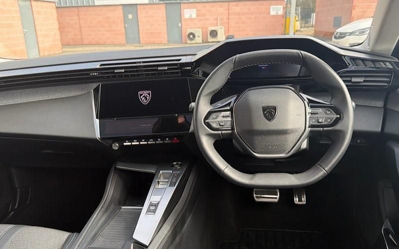 Used Peugeot 308 Allure Premium 131 HP (96 kW) 2023 Green Hatchback