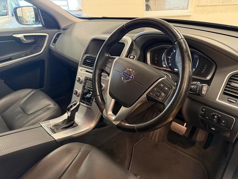 Usado Volvo XC60 SE Lux 2016 Prateado SUV